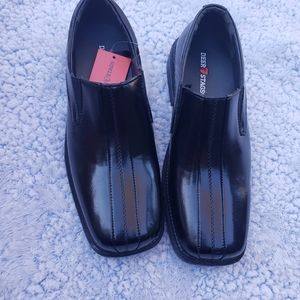 Deer stags wings black shoes boys size 5 wide